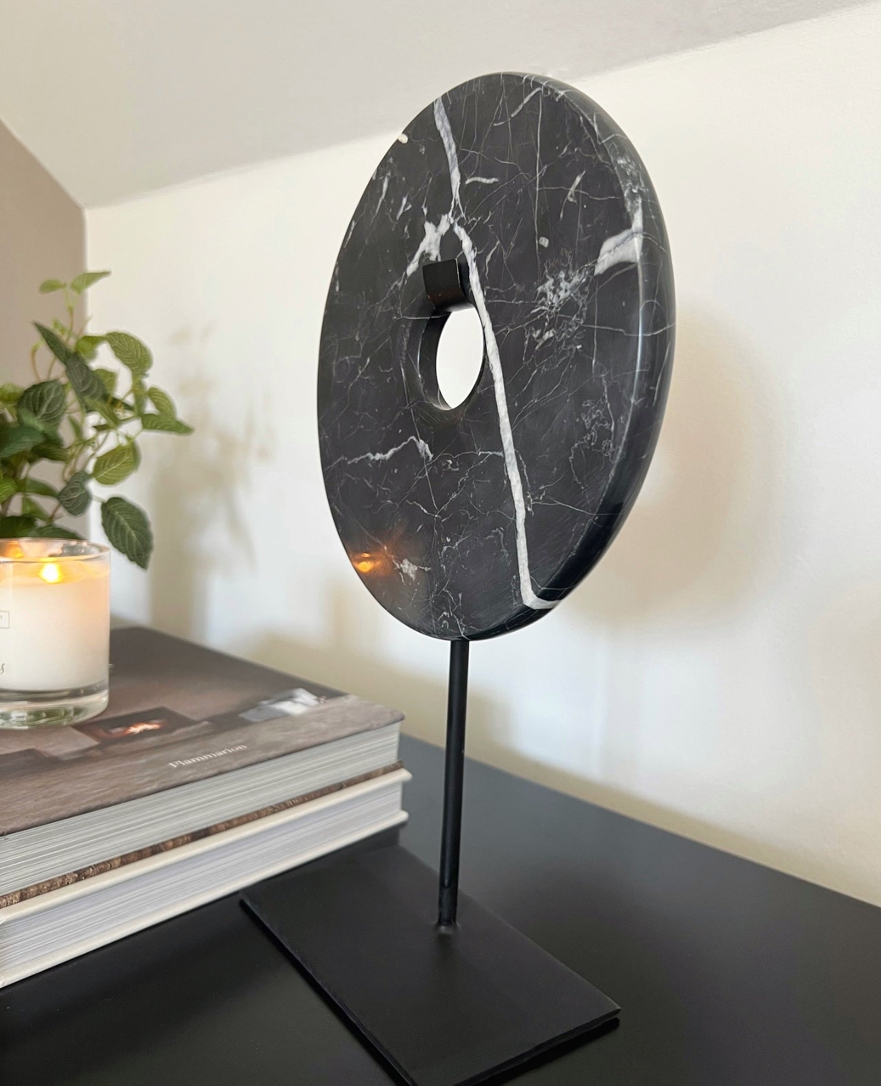 Noir Marble Disc Stand